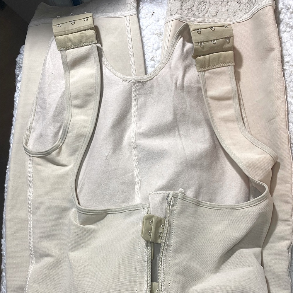 Colombian Faja. Never used but the tag was taken off. It’s medium/small.